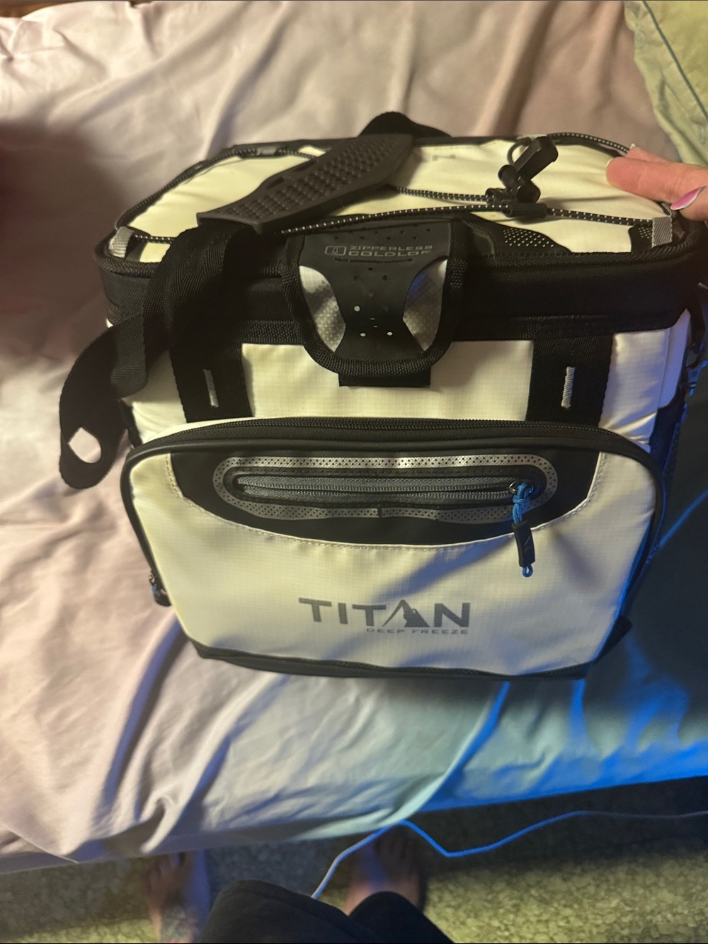 Titan Men's Toiletry Cooler Bag in White and Black